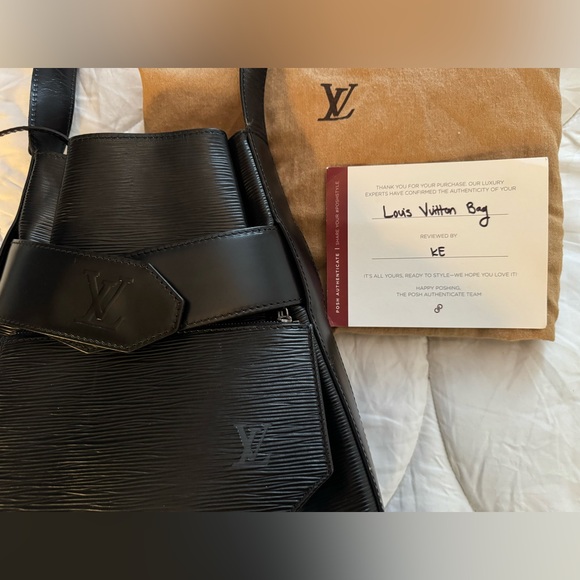 Louis Vuitton Vintage Epi Leather Sac
D'epaule GM Shoulder Bag
SKU 215913 - Picture 10 of 14